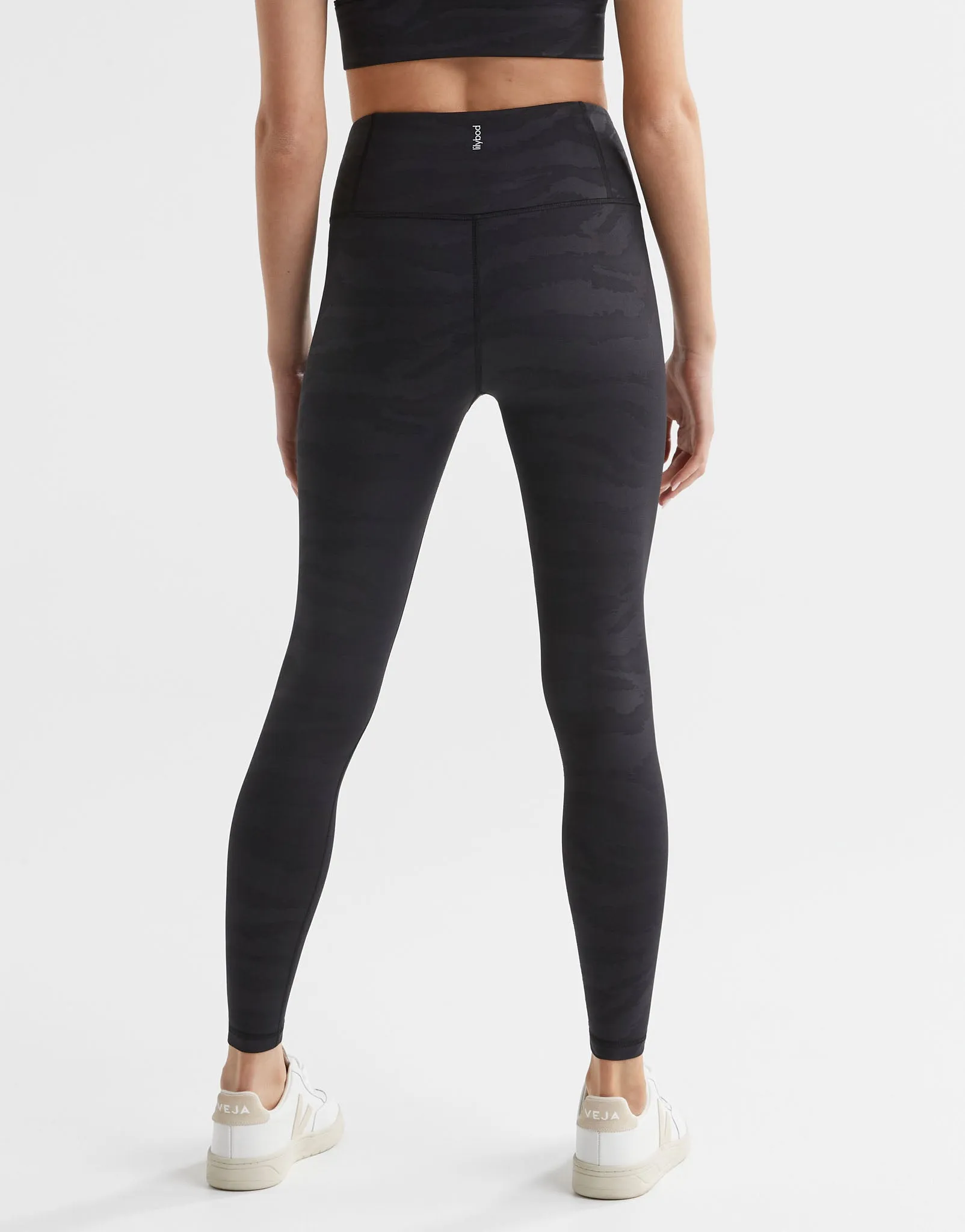 ARIANA - Black Embossed Tiger