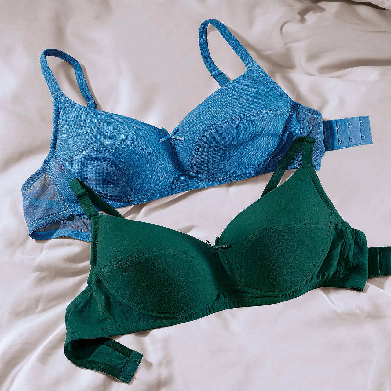 Avon Fashion Classic Amora Non-Wire Feathertech 2pc Bra Set