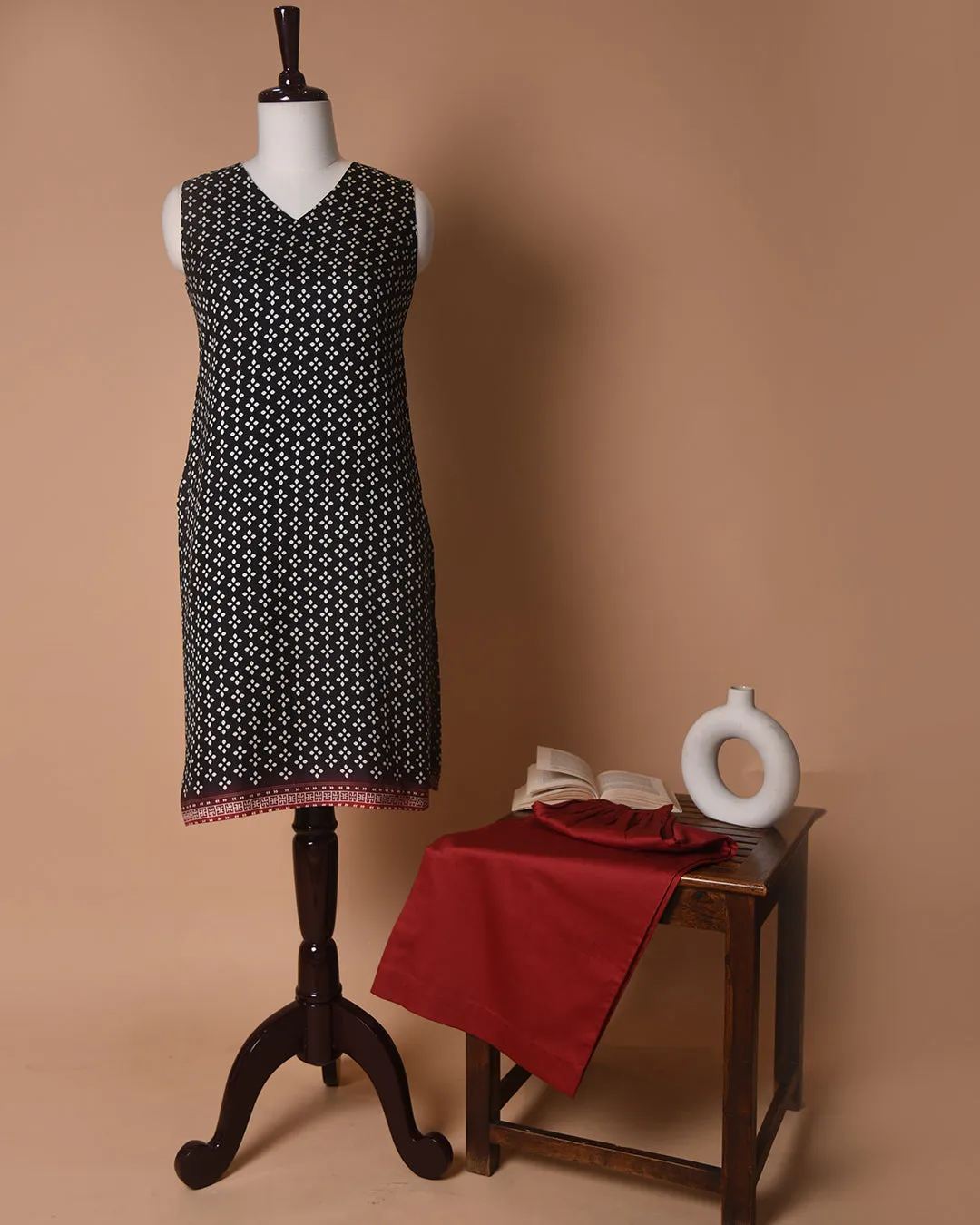 Black Ready-To-Wear Cotton Silk Sleeveless Straight Printed Kurta With Red Wide Legged Pant