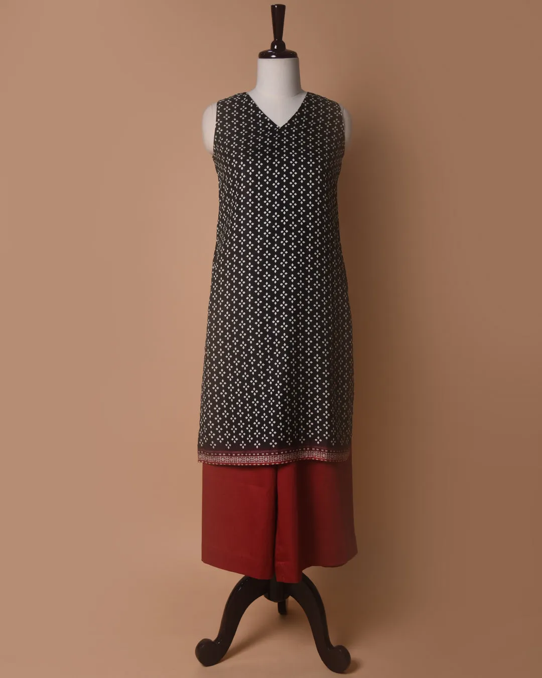 Black Ready-To-Wear Cotton Silk Sleeveless Straight Printed Kurta With Red Wide Legged Pant