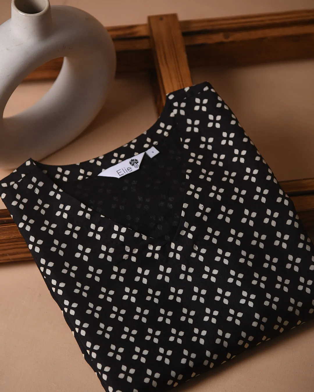 Black Ready-To-Wear Cotton Silk Sleeveless Straight Printed Kurta With Red Wide Legged Pant