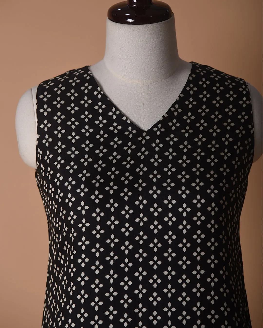 Black Ready-To-Wear Cotton Silk Sleeveless Straight Printed Kurta With Red Wide Legged Pant