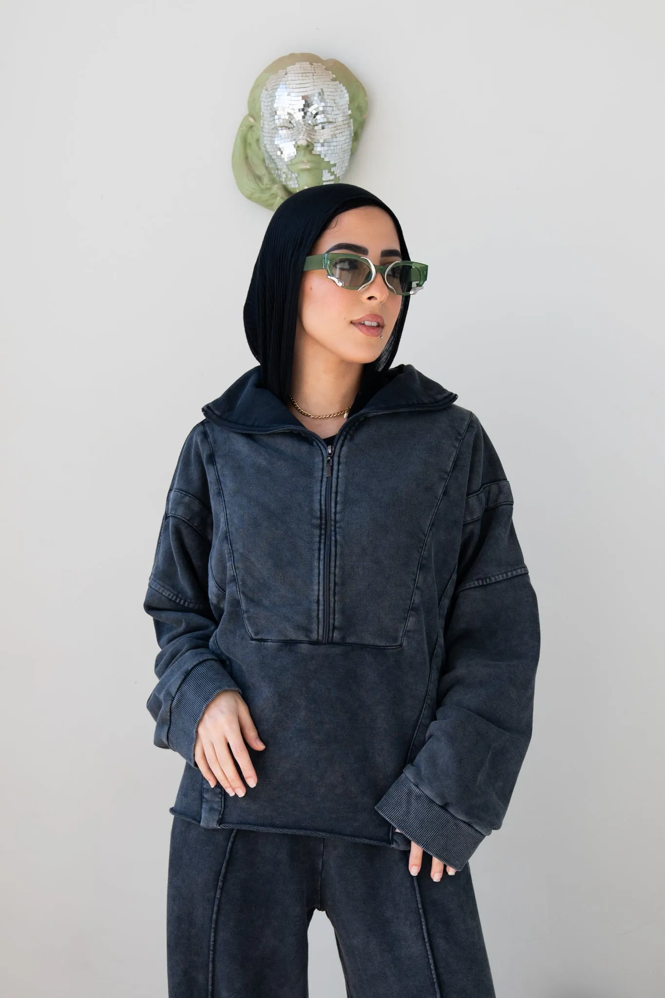CHARCOAL WASHED SWEATSHIRT