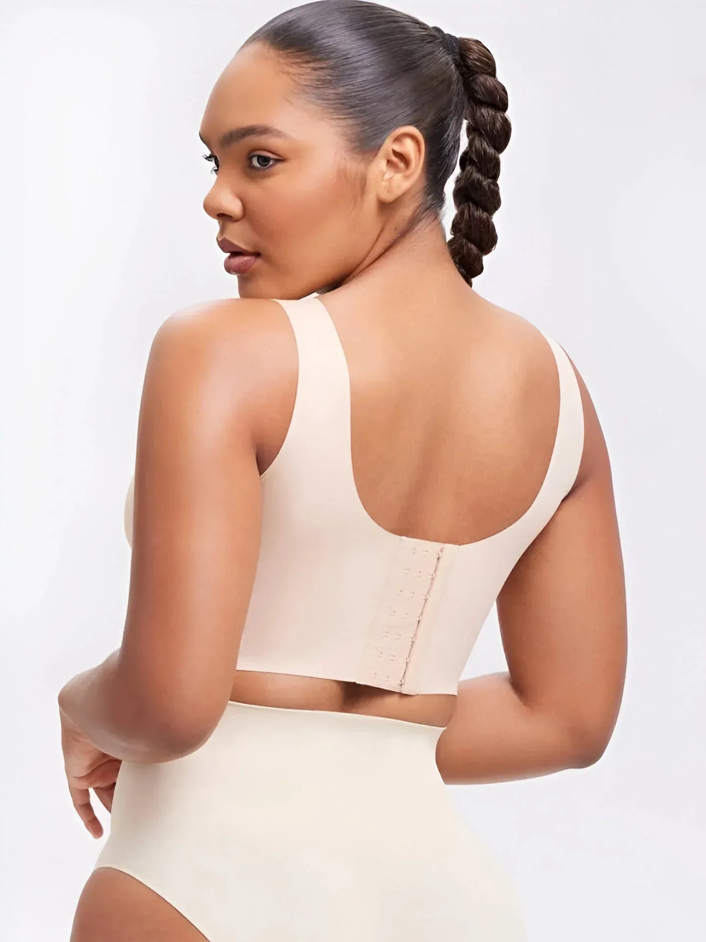 Effortlessly Chic Wireless V-Neck Back-Smoothing Bra™ in Nude
