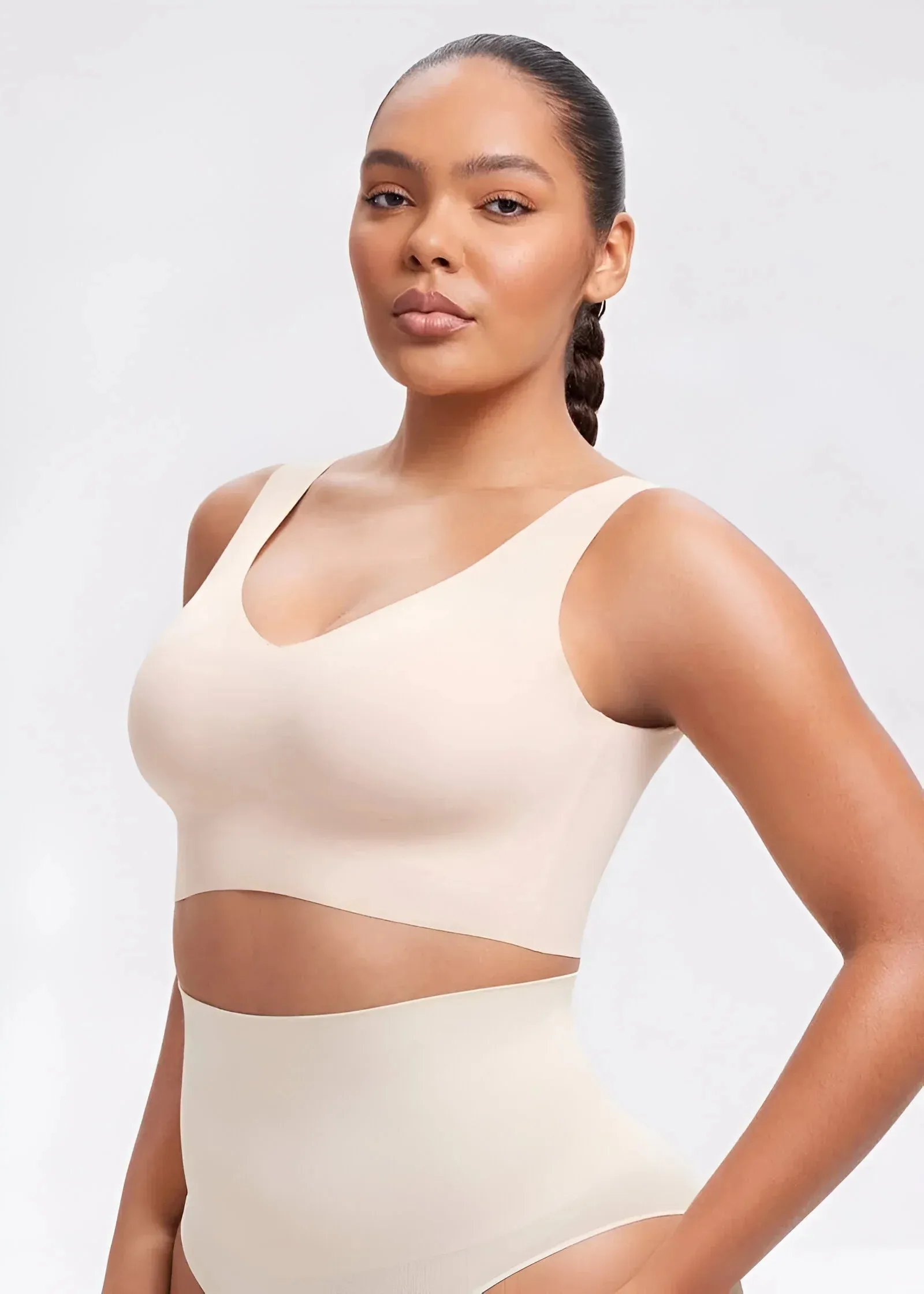 Effortlessly Chic Wireless V-Neck Back-Smoothing Bra™ in Nude