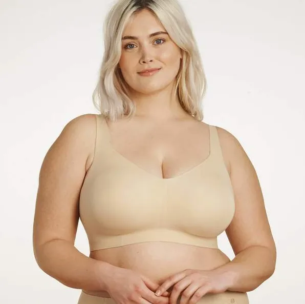 Evelyn & Bobbie - Beyond Bra