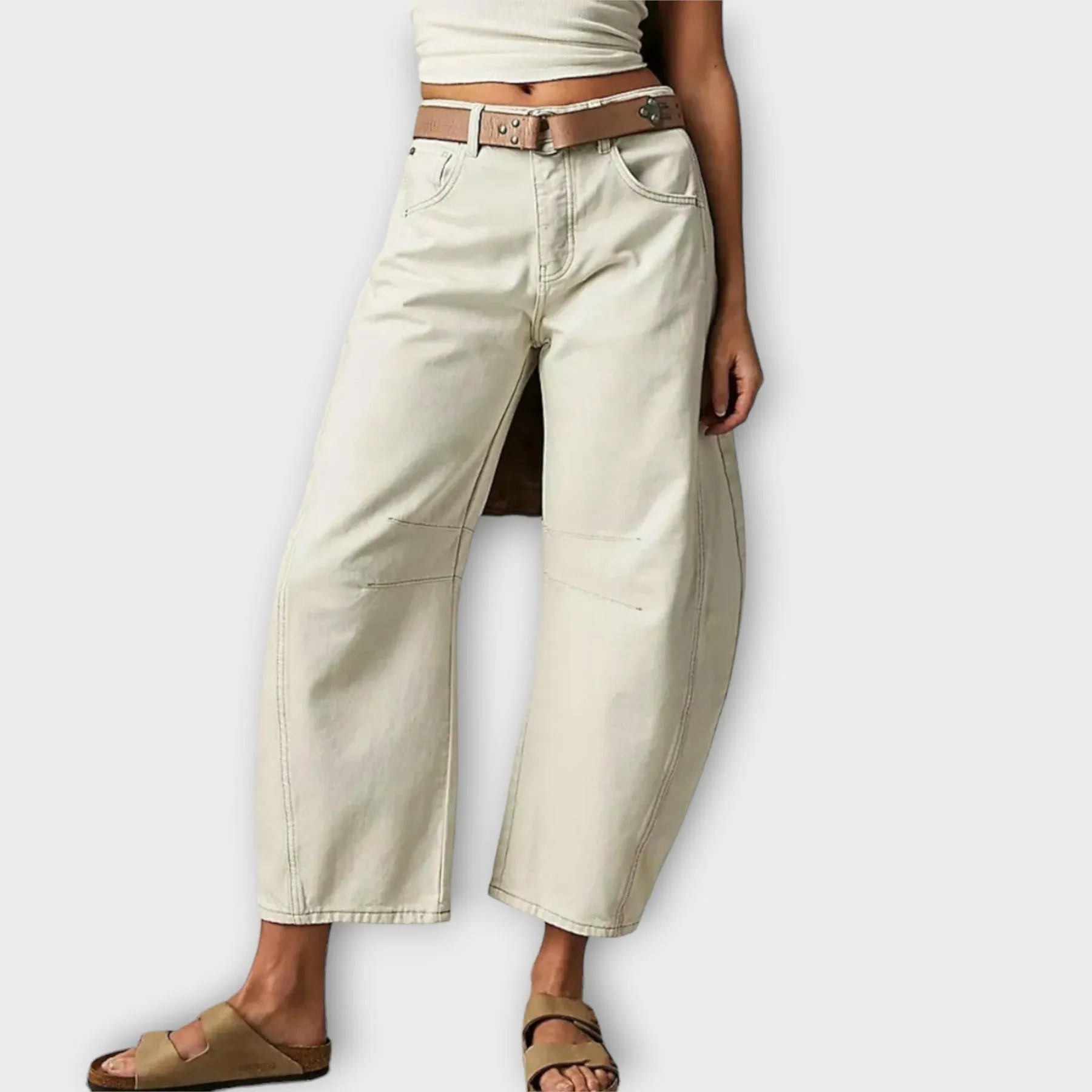 Hannah: Fashionable Relaxed-Fit Jeans