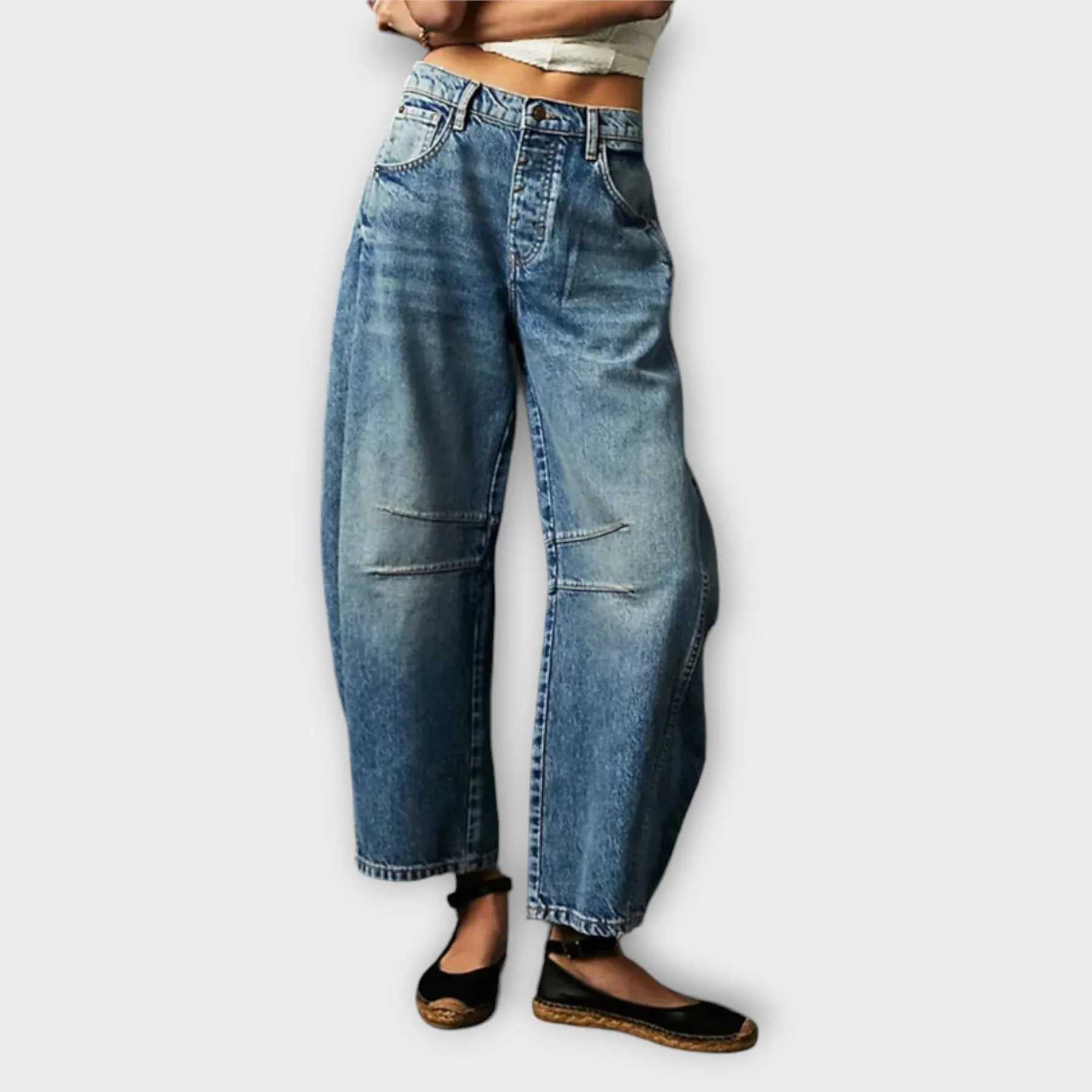 Hannah: Fashionable Relaxed-Fit Jeans