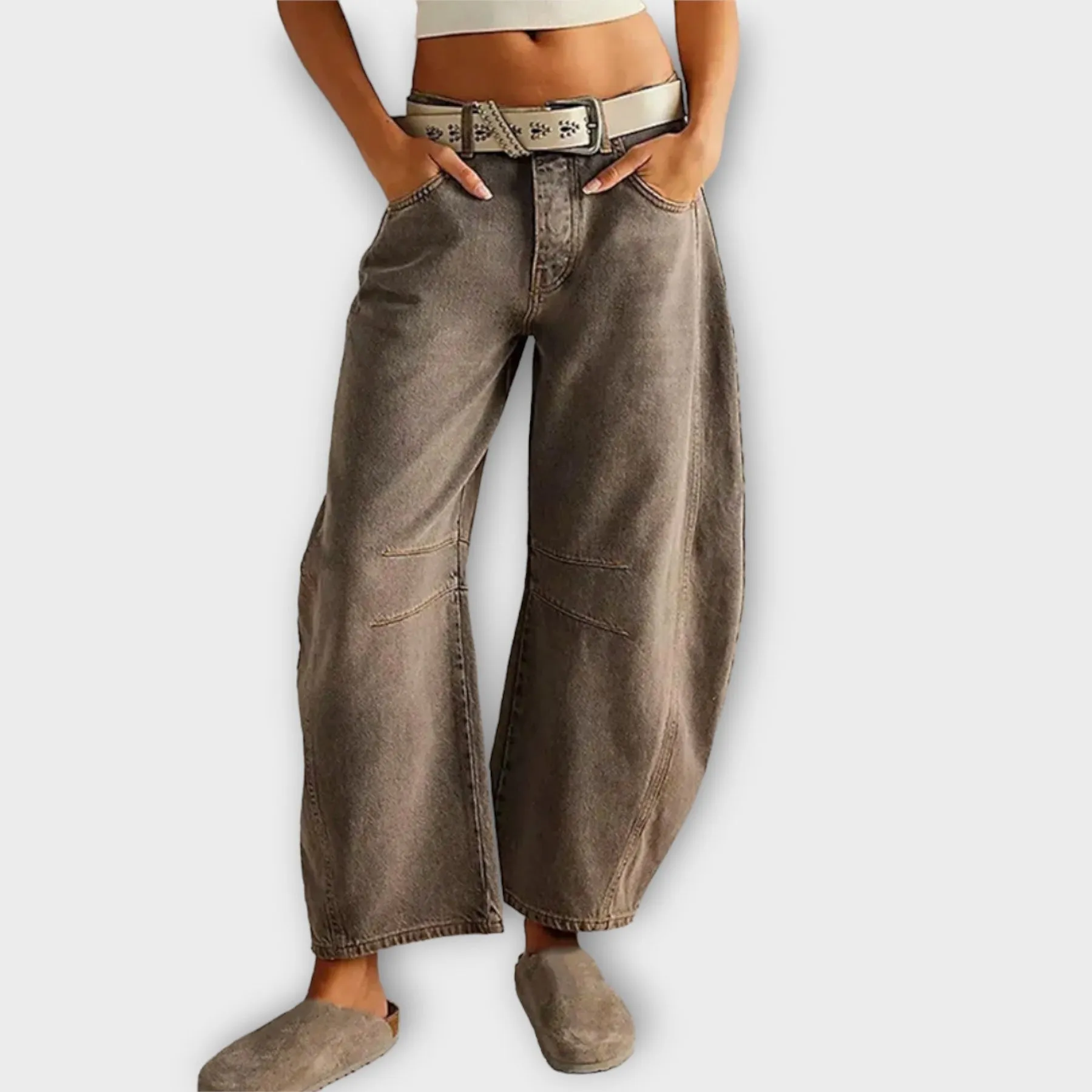Hannah: Fashionable Relaxed-Fit Jeans