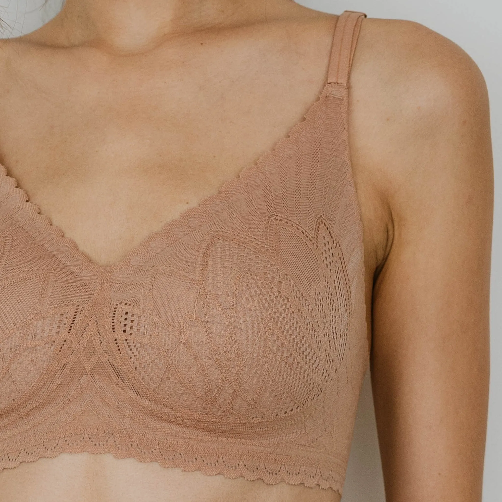 Lace Meets Comfort Seamless Wireless Bra in Warm Nude (Size L & XL Only)