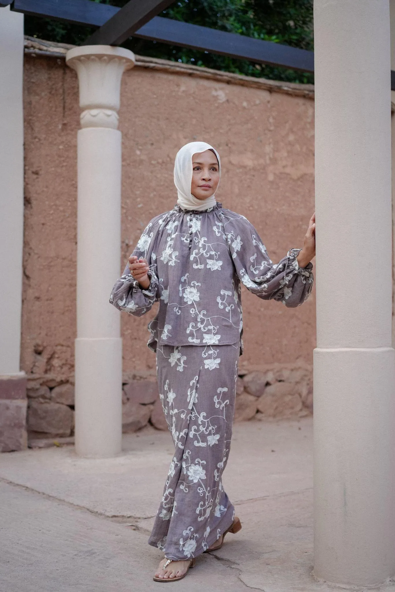 LYLA KURUNG IN GREY