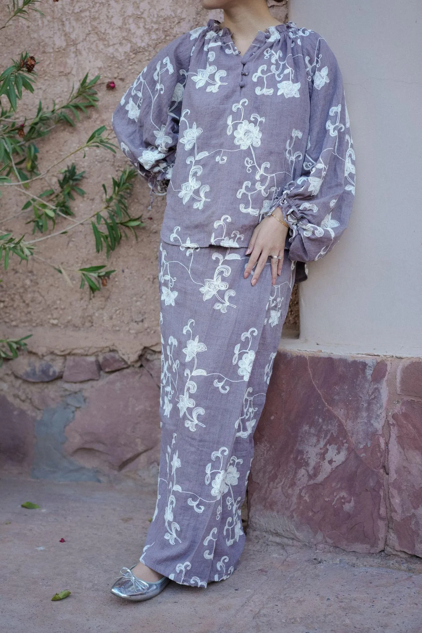 LYLA KURUNG IN GREY