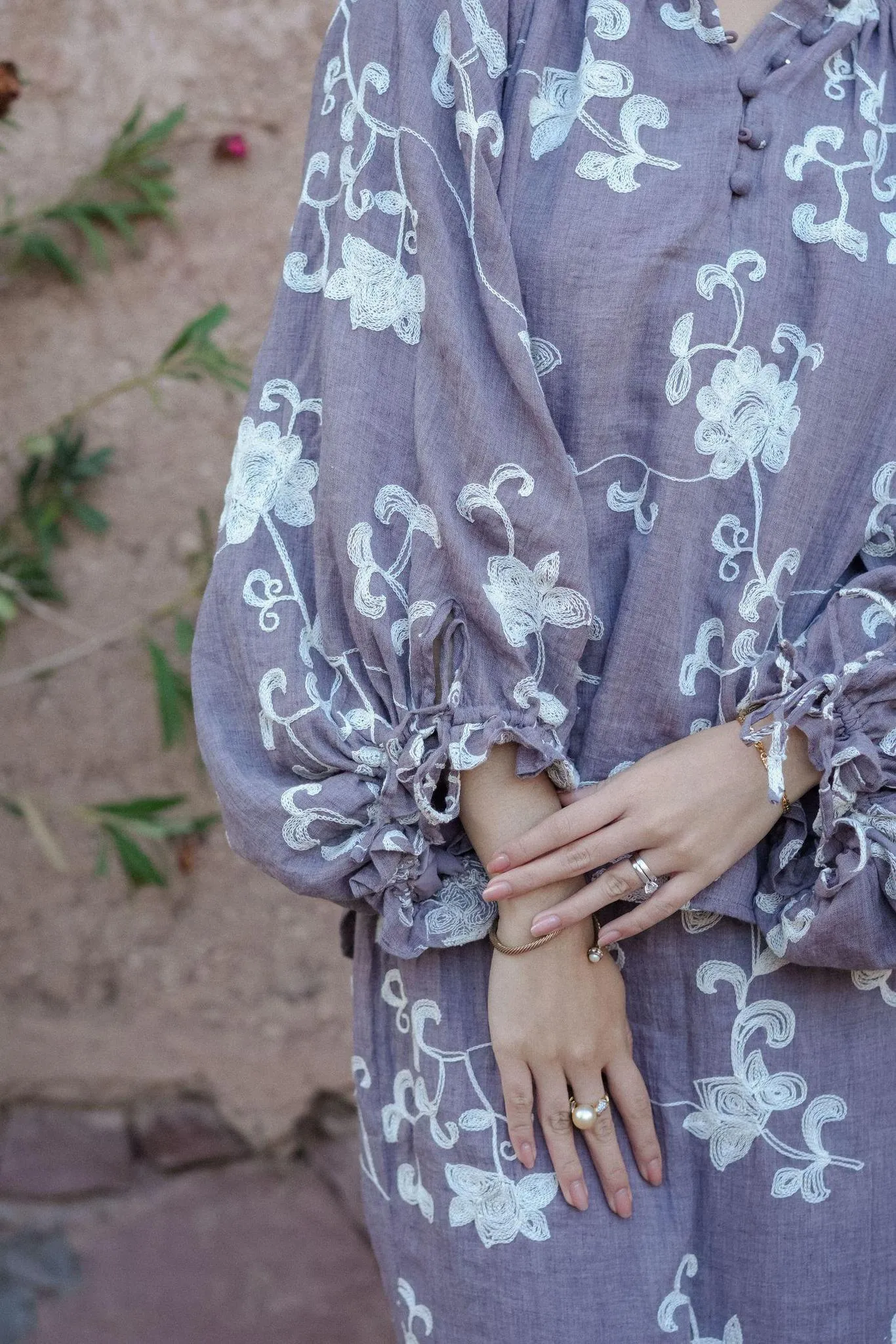 LYLA KURUNG IN GREY