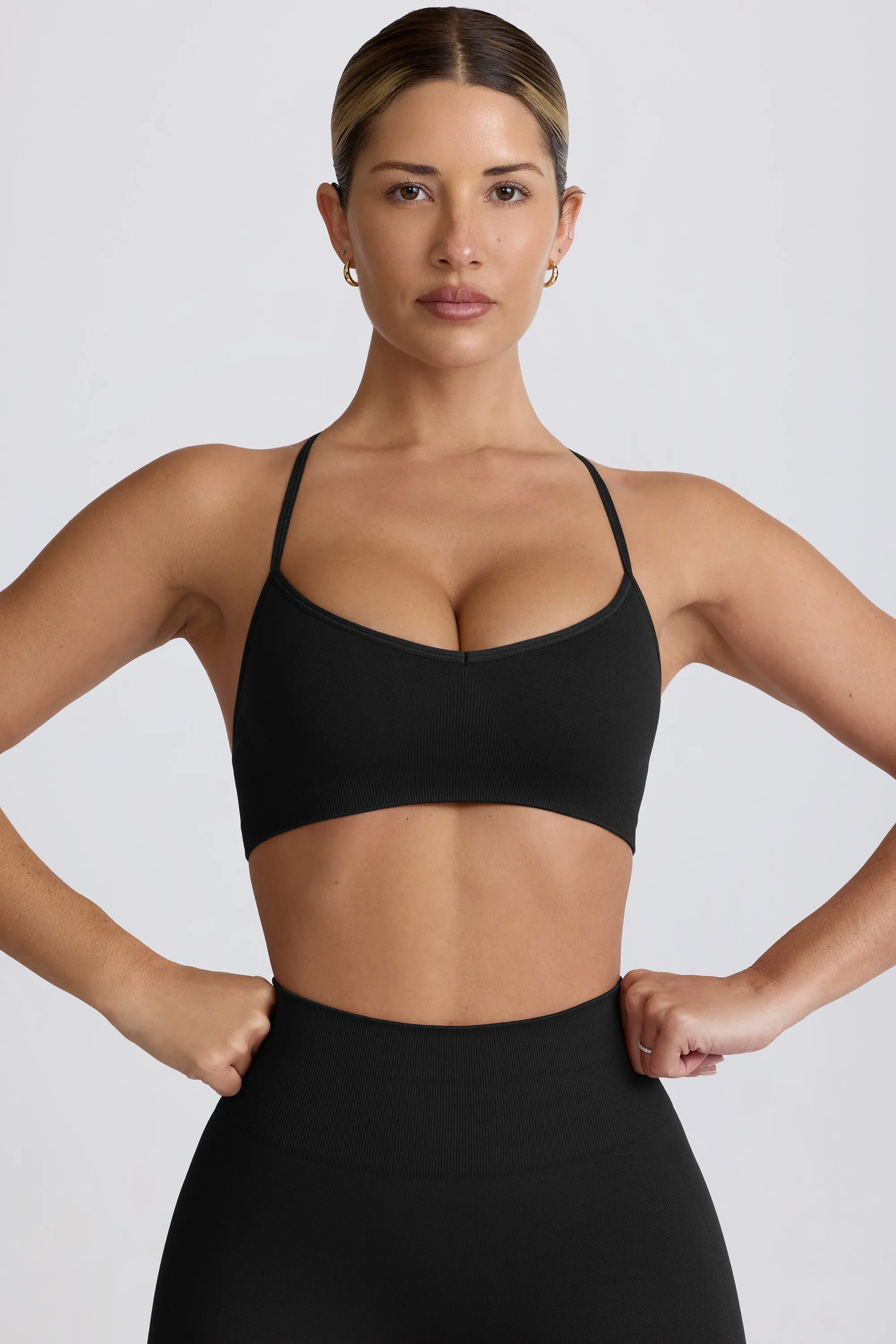 Super Sculpt Seamless Cross-Back Sports Bra in Black