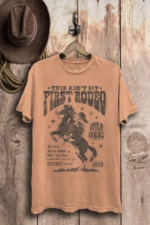 THIS AIN'T MY FIRST RODEO BOYFRIEND GRAPHIC TEE IN CORAL