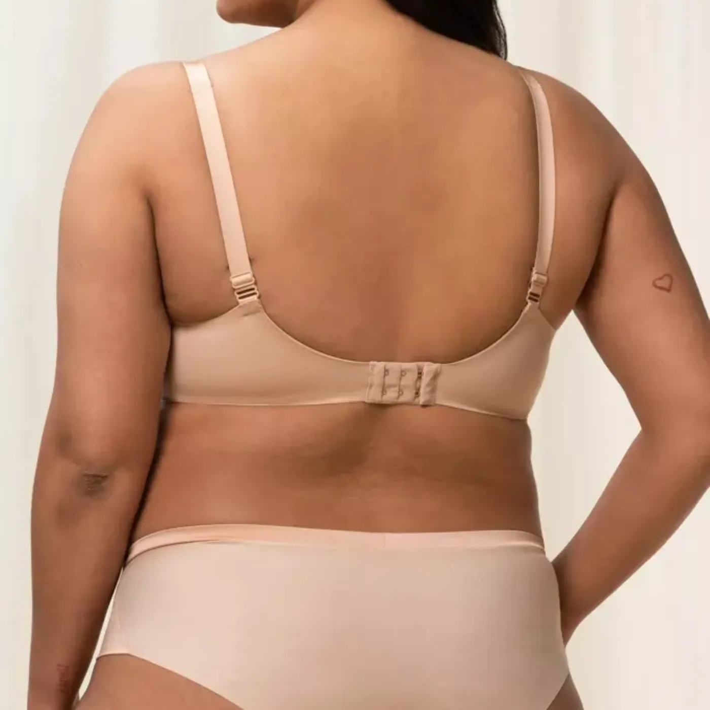 Triumph Body Make-Up Soft Touch WP EX | Natural